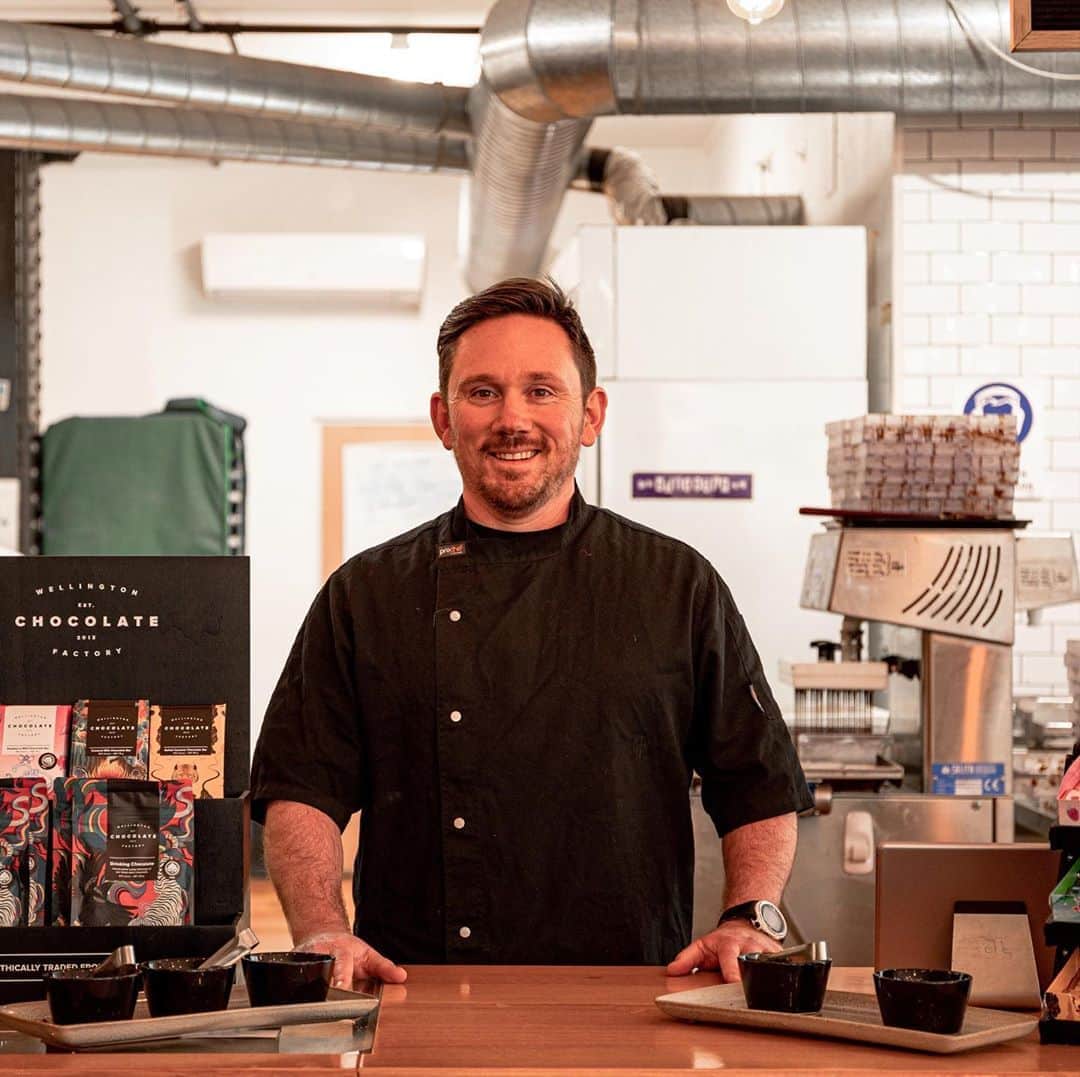 カレンウォーカーのインスタグラム：「Love chocolate?? If you’re in Auckland this weekend, we’d love to see you at our new Britomart store tomorrow morning. To celebrate our collab, @WellingtonChocolateFactory founder Gabe Davidson will be here to make you his famous hot chocolates between 10am - 12pm.」