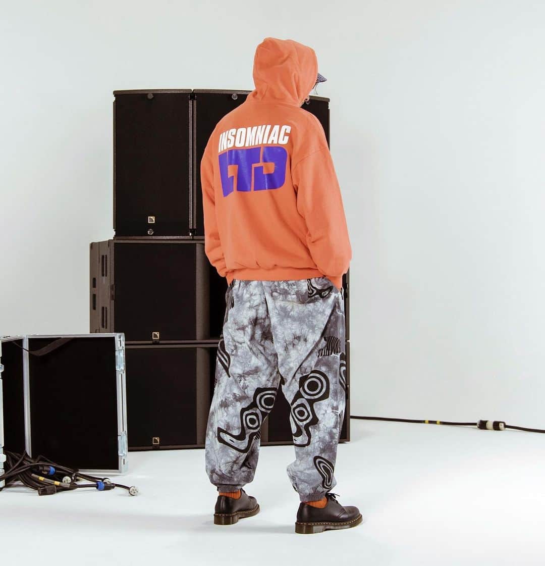 サキャスティックさんのインスタグラム写真 - (サキャスティックInstagram)「@insomniacltd FALL 2020   LTD Logo Pullover Coral Mid-weight overdye french terry, pre-shrunk, front pouch pocket, logo tipped custom drawcords, silkscreen front and back print. Made in USA.  Vertigo Eye Warp Tie Dye Pant Grey Tie dyed and printed sanded canvas pants with side pockets and custom drawcord. Made in USA.  Floradelic Reversible Bucket Hat Custom jacquard sherpa reversible bucket hat, micro fleece reversible side with direct embroidery.」10月23日 6時28分 - paultbythesea