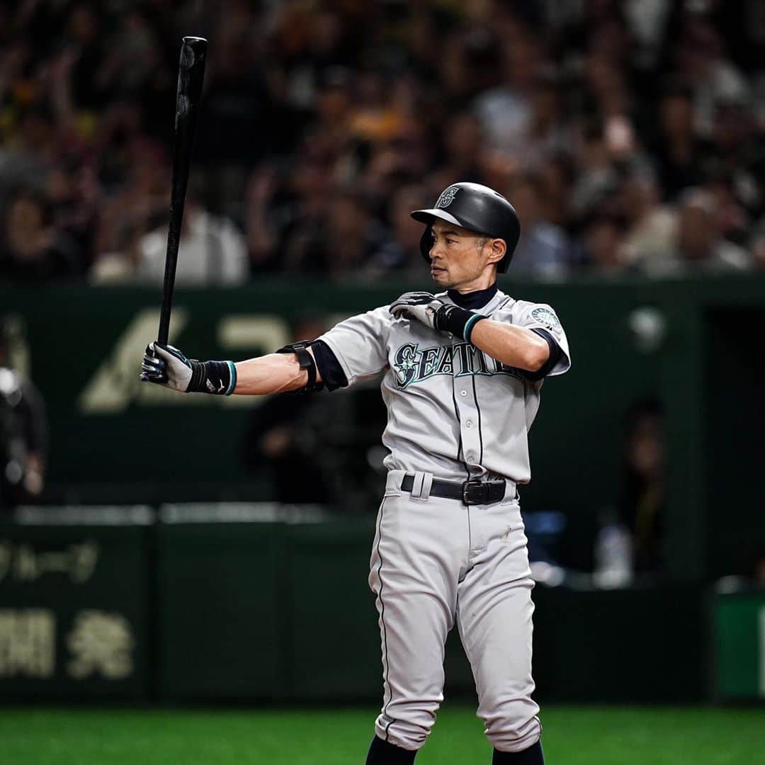 MLBさんのインスタグラム写真 - (MLBInstagram)「An absolute legend of the game.  Happy Birthday, Ichiro!」10月23日 7時01分 - mlb