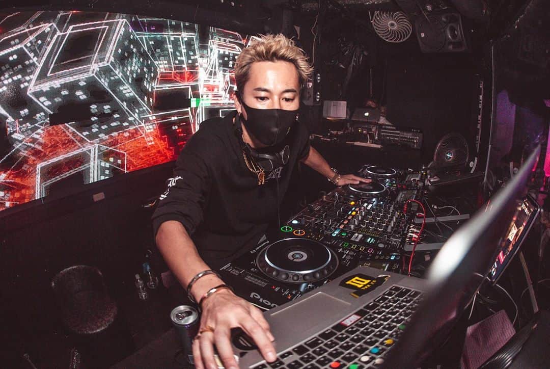 DJ HALさんのインスタグラム写真 - (DJ HALInstagram)「@cats_fukuoka  二日間ありがとうございました🖤🙏🏾🖤」10月23日 7時00分 - djhal