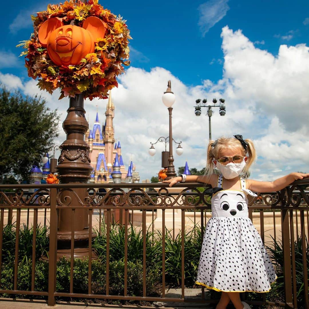 Walt Disney Worldさんのインスタグラム写真 - (Walt Disney WorldInstagram)「Boo to you! 🎃👻 Check out these creative costumes we spotted in the parks recently! Did you know that for the first time ever this year, guests of all ages can wear Halloween costumes at Magic Kingdom Park during regular park hours? Share your favorite Disney-inspired costumes with us using #DisneyHalloMoments #DisneyMagicMoments ✨」10月23日 7時02分 - waltdisneyworld