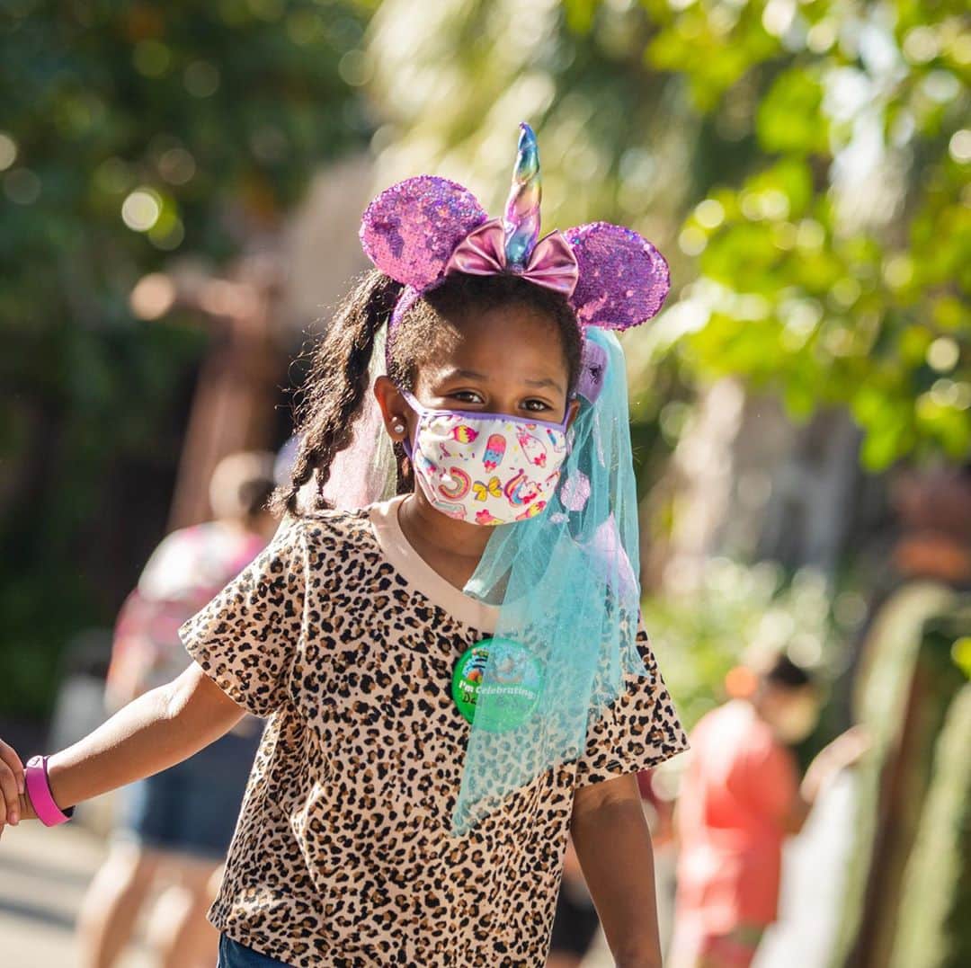 Walt Disney Worldさんのインスタグラム写真 - (Walt Disney WorldInstagram)「Boo to you! 🎃👻 Check out these creative costumes we spotted in the parks recently! Did you know that for the first time ever this year, guests of all ages can wear Halloween costumes at Magic Kingdom Park during regular park hours? Share your favorite Disney-inspired costumes with us using #DisneyHalloMoments #DisneyMagicMoments ✨」10月23日 7時02分 - waltdisneyworld