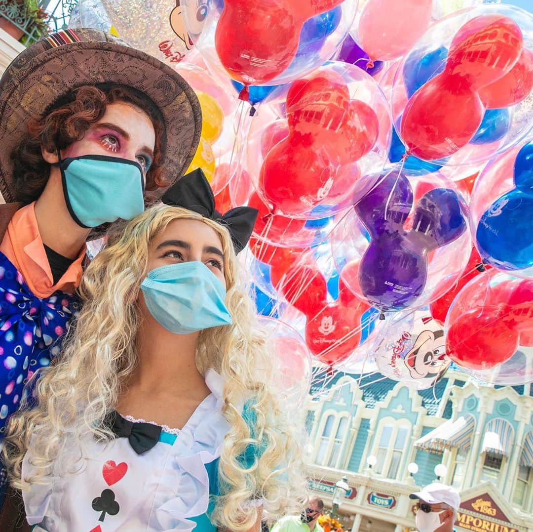 Walt Disney Worldのインスタグラム：「Boo to you! 🎃👻 Check out these creative costumes we spotted in the parks recently! Did you know that for the first time ever this year, guests of all ages can wear Halloween costumes at Magic Kingdom Park during regular park hours? Share your favorite Disney-inspired costumes with us using #DisneyHalloMoments #DisneyMagicMoments ✨」