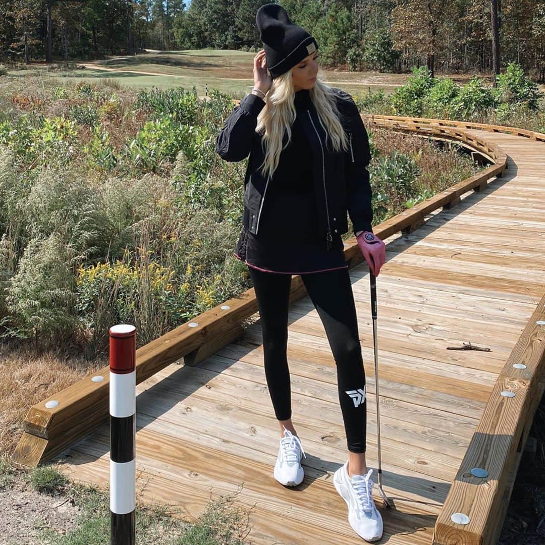 Elise Lobbのインスタグラム：「Fall golf = MY ALL TIME FAVORITE 😍⛳️🍂 loving the new PXG bomber jacket too! Perfect for on and off the course! Swipe to see the back of it 🥰 #golf #PXGtroops #pxgapparel #pxgfw20」
