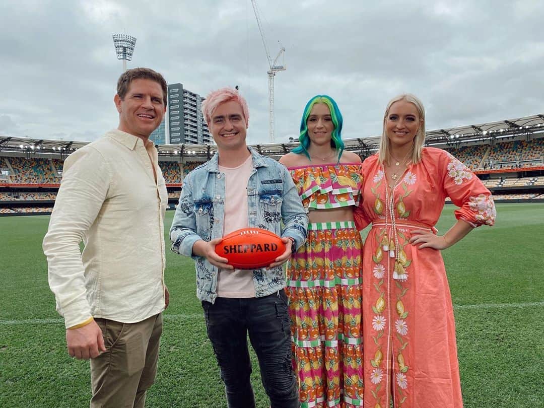 シェパードのインスタグラム：「This morning with @sammacinsta + @sunriseon7 chatting all things #aflgf 👊🏼」