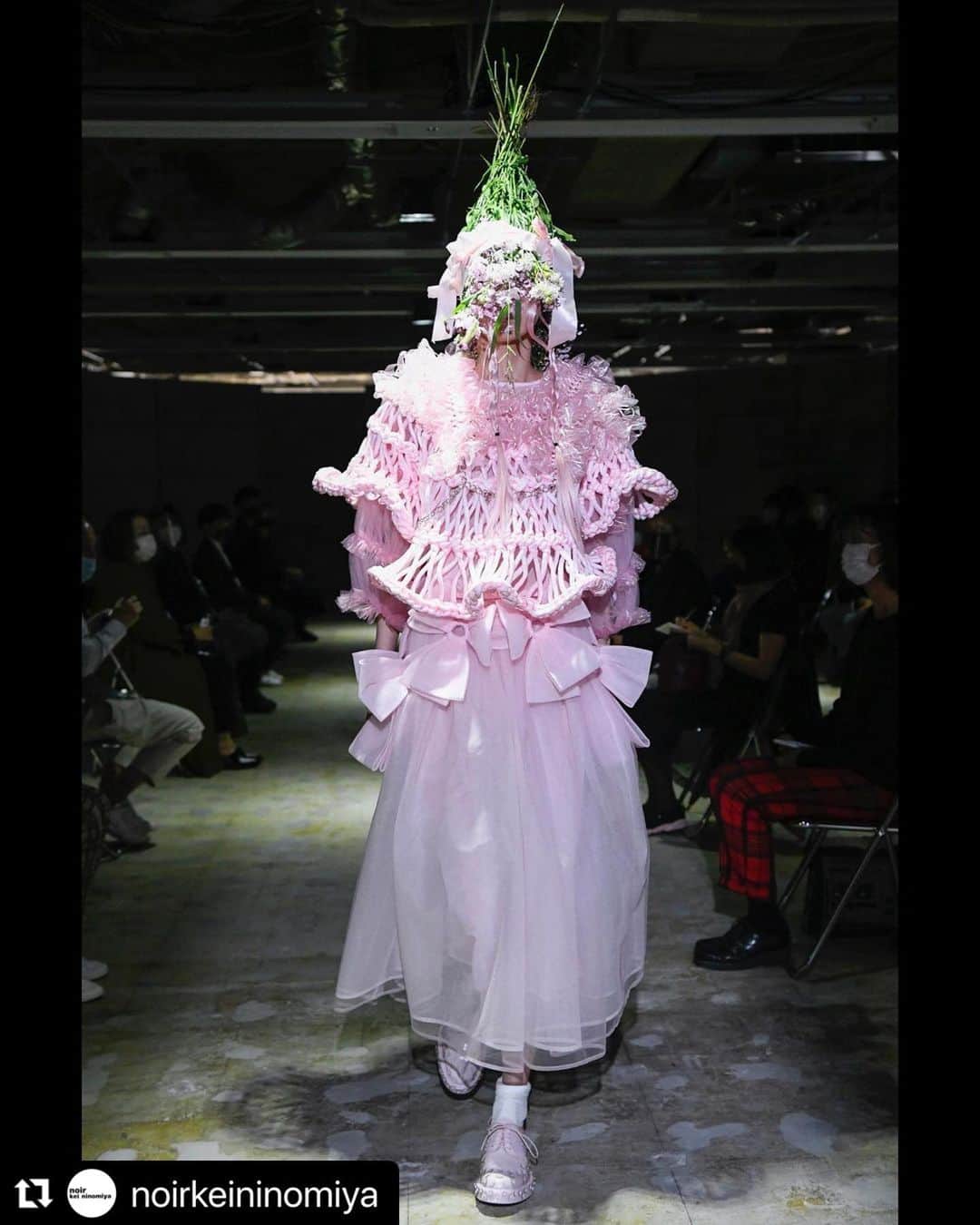 東信のインスタグラム：「#Repost @noirkeininomiya with @make_repost ・・・ noir kei ninomiya SS21   footwear: @churchs floral art: @azumamakoto hair: @asashihair makeup: @machiko_yano     photographs courtesy of @commedesgarcons」