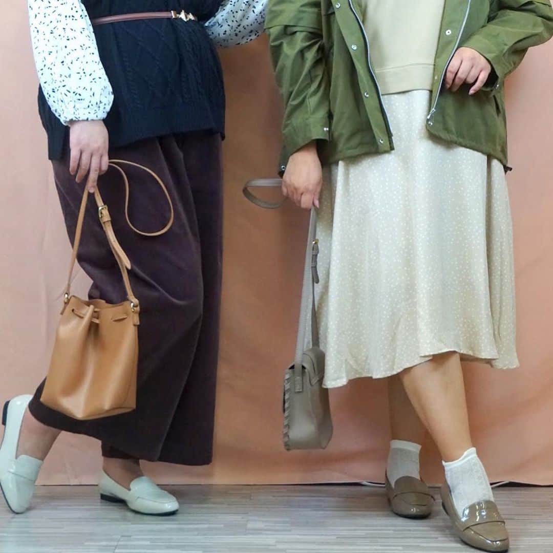 Alinoma公式さんのインスタグラム写真 - (Alinoma公式Instagram)「ㅤㅤ ■masyugirlの秋冬ローファーがオシャレすぎる! ㅤㅤㅤㅤㅤㅤㅤㅤㅤㅤㅤㅤㅤ 幅広ゆったり・大きいサイズの靴「マシュガール」の新作ローファー。パイソンとレオパードがひときわ目立つブラックスエードとのコンビネーションはどちらを選ぶか迷ってしまうほどお洒落な仕上がりに。エナメルタイプは急な雨でも大丈夫！な嬉しい晴雨兼用です。ㅤㅤㅤㅤㅤㅤㅤㅤ ㅤㅤㅤㅤㅤㅤㅤㅤㅤㅤㅤㅤㅤㅤㅤㅤㅤㅤㅤㅤㅤㅤ ＜アイテム＞ 【4Ｅ幅広・大きいサイズ】スクエアトゥマニッシュローファー →23.5～26.5cm @masyugirlㅤㅤㅤㅤㅤㅤㅤㅤㅤㅤㅤㅤㅤ AlinomaはLL～10Lサイズのぽっちゃり女性のためのファッションECモールです。ありのままの自分をもっと素敵に！そんな想いを叶えるファッションをお届けします♪ ▼▼ @alinoma_official ⇒気になったアイテムの詳細はプロフィールのURLからcheck ㅤ URL 〉〉https://bit.ly/2KAEba4 ㅤㅤㅤㅤㅤㅤㅤㅤㅤㅤㅤㅤㅤㅤ #アリノマ #ぽっちゃり #プラスサイズ #大きいサイズ #大きいサイズレディース #プラスサイズコーデ #ぽっちゃりコーデ #ラファコーデ #ぽっちゃり女子 #ぽっちゃり大人女子  #ぽちゃコーデ #ぽっちゃりファッション #ぽちゃかわ #ぽっちゃりさんと繋がりたい #大きいサイズの靴 #幅ひろ靴 #26cm #パイソン柄 #レオパード柄 #エナメル調 #ローファー ㅤ #alinoma #plussize #plussizemodel #plussizefashion」10月23日 7時24分 - alinoma_official