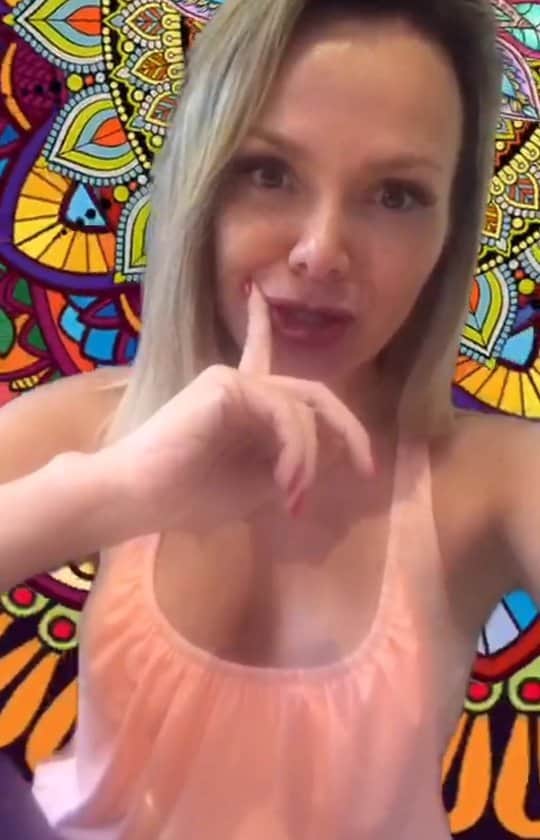Eliana Michaelichin Bezerraのインスタグラム：「se vc não perdeu o seu aproveita e avisa os amigos que Teleton 2020 será dia 7 de novembro. A @aacdoficial precisa de nossa união. Espero vcs!!!🥰 P.S: veja a alegria da Manu vestida de Ana e toda sapeca💕」