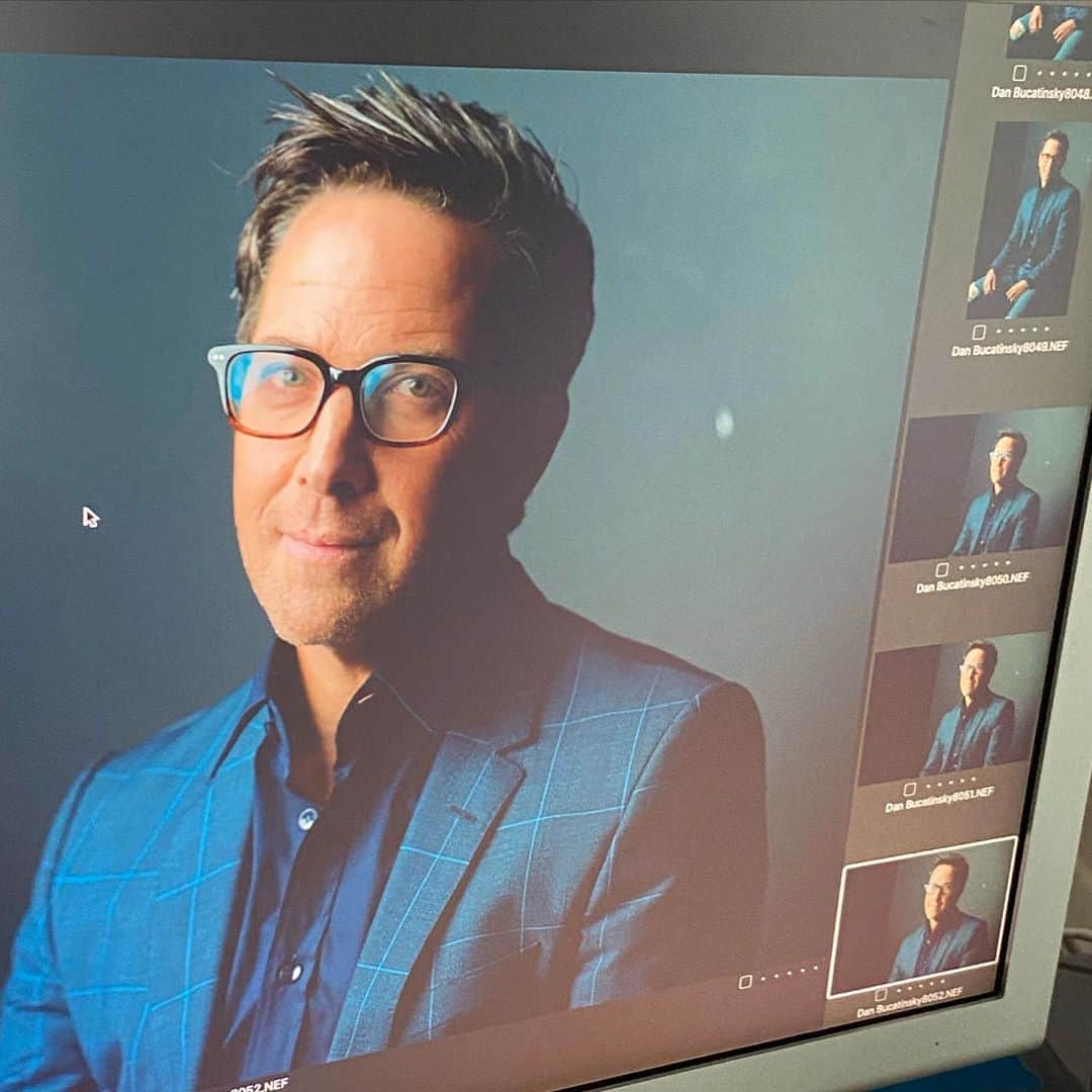ダン・ブカティンスキーのインスタグラム：「So fortunate to get to shoot with the incomparable @jeffvespa @portraits  Shirt @maisonvalentino  Jacket @paulsmithdesign  Jeans @7forallmankind」