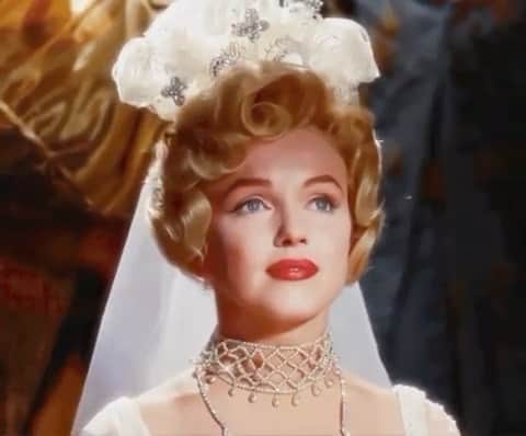 のインスタグラム：「Marilyn Monroe in “The Prince and the Showgirl” 1957. Too beautiful for words.❤️ #marilynmonroe」
