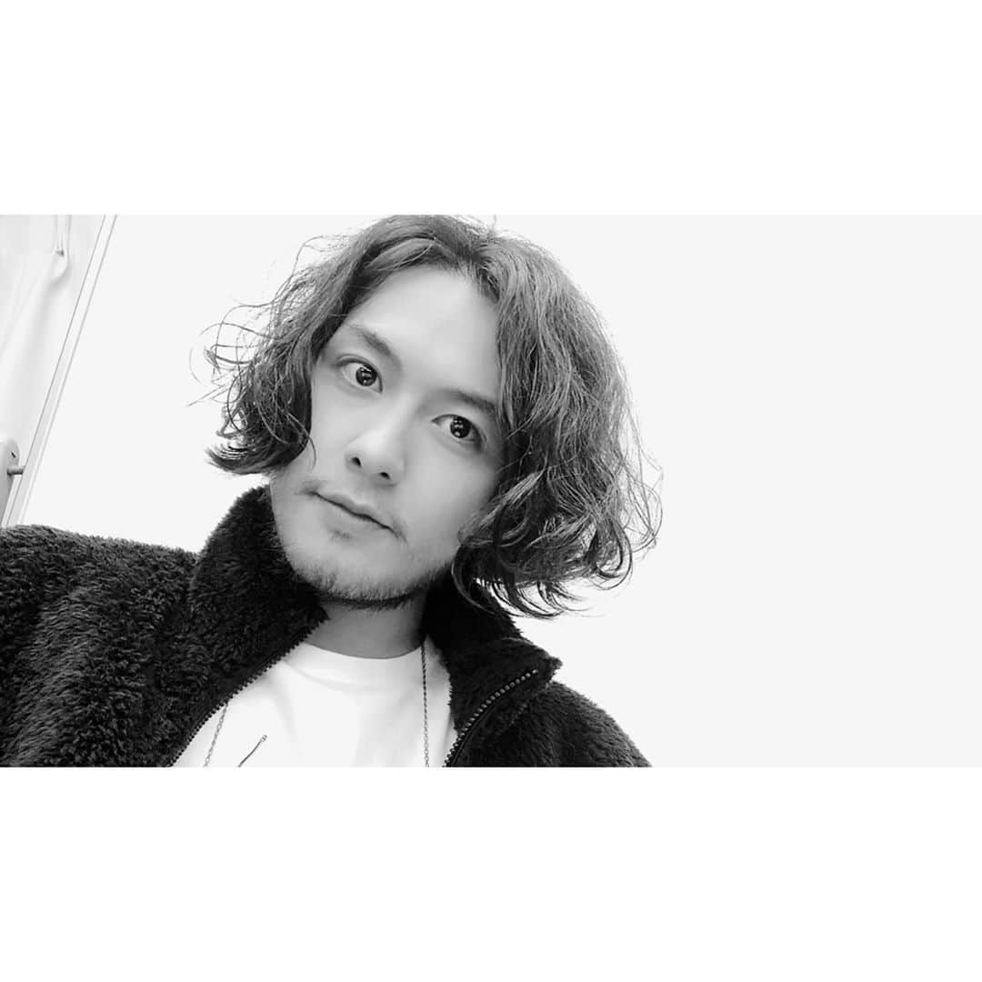 稲垣成弥さんのインスタグラム写真 - (稲垣成弥Instagram)「大阪へ。 ご観劇予定のみなさま、劇場でお待ちしております。  #グッバイチャーリー #ABCホール #アレックス #髭が伸びて嬉しい #写真は昨日のアザーカットです」10月23日 8時12分 - inagaki_seiya