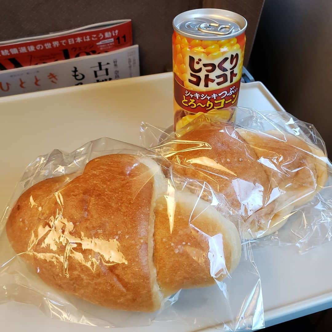 布川敏和さんのインスタグラム写真 - (布川敏和Instagram)「デーリーの塩バターパンが好きなのだ～🥐ヽ(๑´ڡ`๑)b」10月23日 8時09分 - fukawatoshikazu