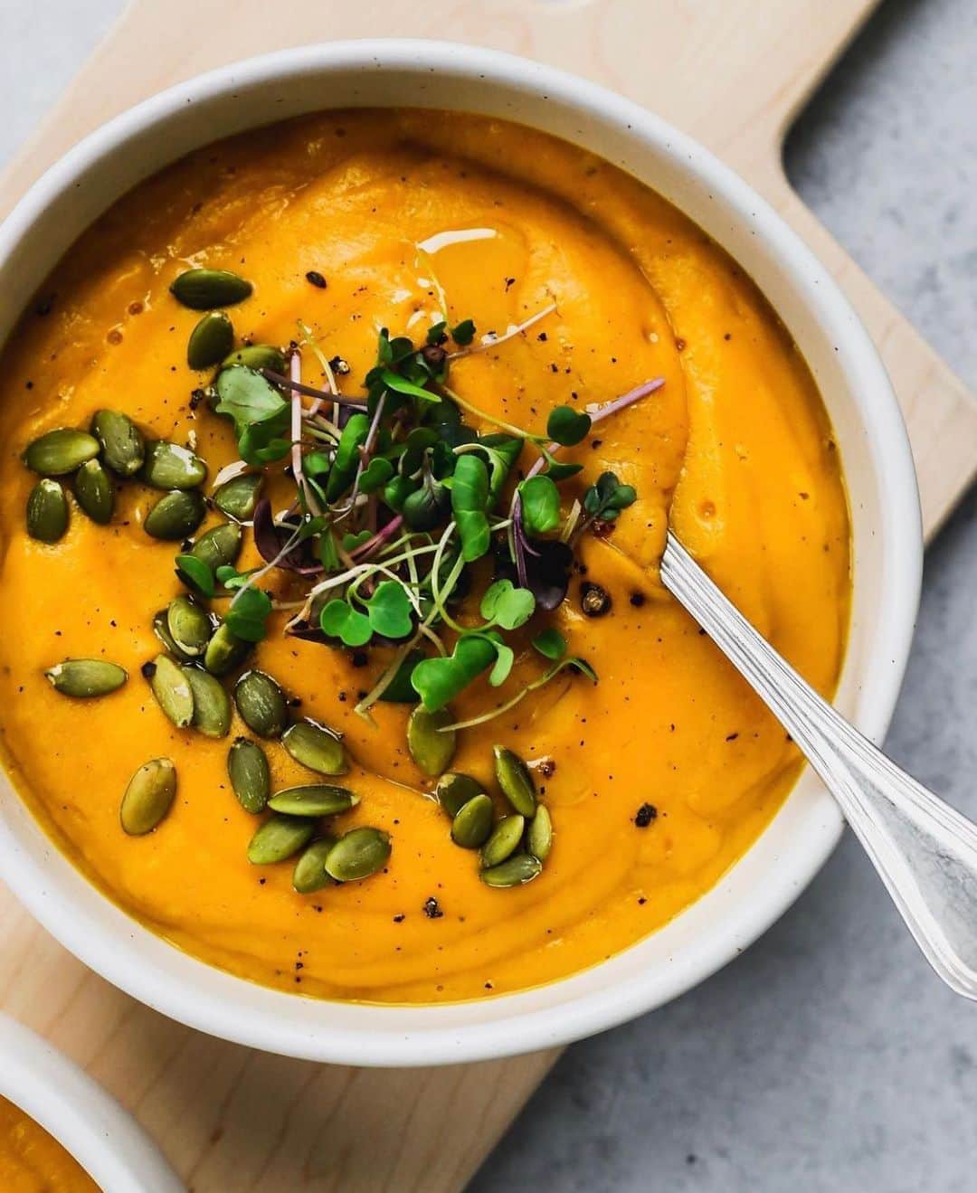 Whole Foods Marketさんのインスタグラム写真 - (Whole Foods MarketInstagram)「You’ve had butternut squash soup but have you had butternut squash and PEAR 🍐soup? Be prepared to fall in love — get the recipe from @walderwellness!」10月23日 8時12分 - wholefoods