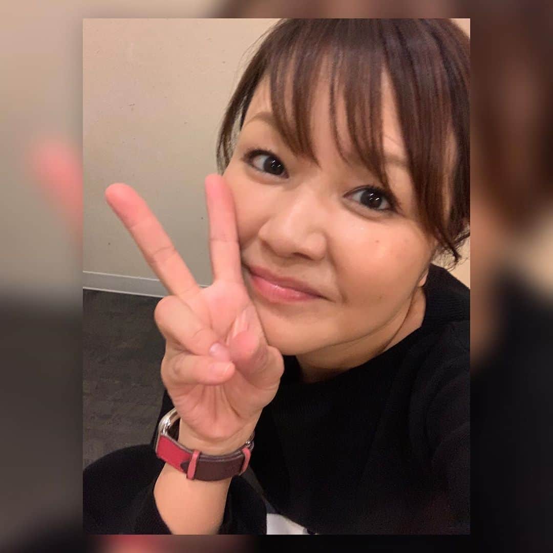 中澤裕子のインスタグラム：「✌︎✌︎  昨夜のお仕事 めちゃくちゃ楽しかった！ あーんなに笑ったの 久しぶり。 たくさん笑ったら なんかすっきりして 写真撮ったらそんな顔してた😊 笑うってすごいなー。 笑ってこ。笑ってこ。 無理笑いはしないけど。  朝もちゃんと起きれて お弁当も作れたから気分良い。 今週のお弁当作り終わりー🙌  #番組の詳細は追ってお知らせします  #出たかった番組 #福岡」