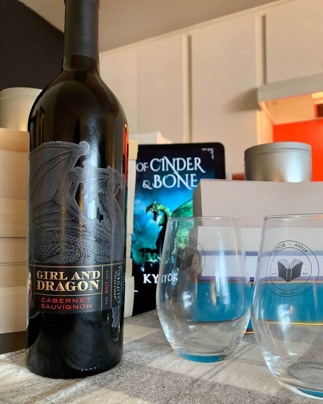 クリス・ハードウィックさんのインスタグラム写真 - (クリス・ハードウィックInstagram)「Enjoy the bold and powerful notes of @girlanddragon's 2017 Cabernet Sauvignon as you devour Of Cinder & Bone. Science brought back a mythical dragon, but it’s gone missing. Oops.  Find Girl & Dragon wines near you: https://bit.ly/3mZhDj4  Order Girl & Dragon wines online: https://bit.ly/3mZhDj4  #Sponsored」10月23日 8時15分 - nerdist