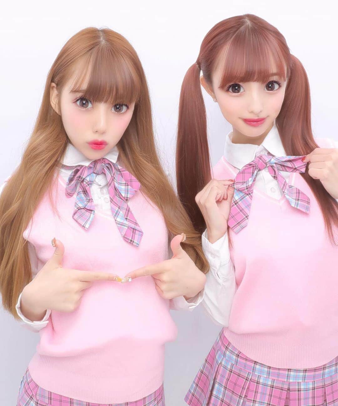 梨乃さんのインスタグラム写真 - (梨乃Instagram)「最近のプリクラはすごいなあ🐰💭﻿ ﻿ ﻿ ﻿ 竹下通りで制服着てプリクラ撮ったの、JKに戻ったみたいで楽しかったよ🎀🌺🍑🍧💝🧠﻿ ﻿ ﻿ ﻿ #プリント倶楽部 #furyu #caolavo #choa #choa_japan #原宿 #竹下通り #原宿デート #制服 #制服プリ #韓国制服 #コスプレ #ツインテール #コスプレババア #現役から早6年 #時空歪んだんか #まだいける」10月23日 8時21分 - rino_burlesque