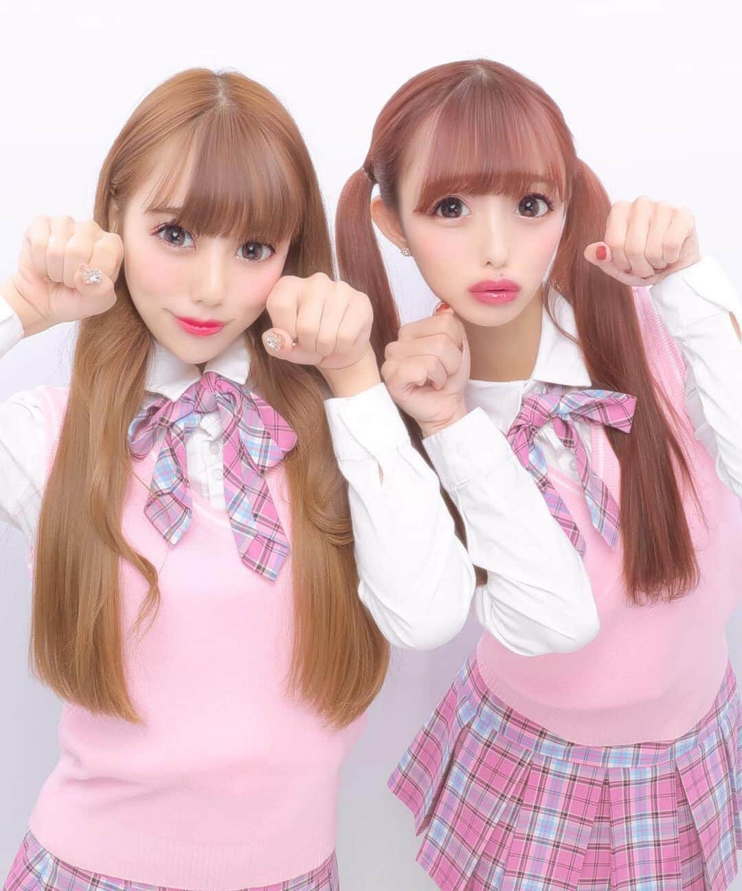 梨乃さんのインスタグラム写真 - (梨乃Instagram)「最近のプリクラはすごいなあ🐰💭﻿ ﻿ ﻿ ﻿ 竹下通りで制服着てプリクラ撮ったの、JKに戻ったみたいで楽しかったよ🎀🌺🍑🍧💝🧠﻿ ﻿ ﻿ ﻿ #プリント倶楽部 #furyu #caolavo #choa #choa_japan #原宿 #竹下通り #原宿デート #制服 #制服プリ #韓国制服 #コスプレ #ツインテール #コスプレババア #現役から早6年 #時空歪んだんか #まだいける」10月23日 8時21分 - rino_burlesque