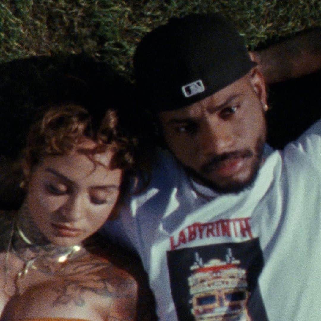 Vevoさんのインスタグラム写真 - (VevoInstagram)「A boo’d up @brysontiller & @Kehlani star in his latest video. Watch them fall in love in “Always Forever,” off his ‘A N N I V E S A R Y' album. 💙 ⠀⠀⠀⠀⠀⠀⠀⠀⠀ ▶️[Link in bio] #BrysonTiller #Kehlani #AlwaysForever #Anniversary」10月23日 8時23分 - vevo
