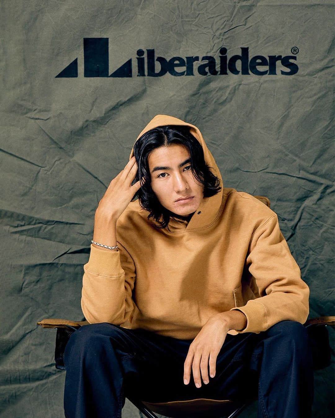 JOURNAL STANDARDさんのインスタグラム写真 - (JOURNAL STANDARDInstagram)「〈 #JSでしか買えないモノ〉 ﻿ ﻿ 10月22日（木）～ JOURNAL STANDARD 表参道にて、﻿ 『Liberaiders® 20FW POP UP STORE “Camp Liberaiders』﻿ を開催いたします！﻿ ﻿ 旅をテーマに、毎シーズン新たなロケーションにて﻿ コレクションを発表する Liberaiders®﻿ 今回のPOP UP STOREでは『CAMP Liberaiders』﻿ をテーマに都会での着用からアウトドアユーズを考えた﻿ JOURNAL STANDARD別注のアイテムを販売するほか、﻿ 20FWコレクションのアイテムを販売致します。﻿ ﻿ ■【Liberaiders 】SHOOTING プルオーバーパーカー﻿ NO.20070600906030﻿ ¥17,000+TAX ﻿ ■【LIBERAIDERS 】UTILITY CREWNECK﻿ NO.20070600905030﻿ ¥17,000+TAX ﻿ ■【Liberaiders 】WISDOM EYES CREWNECK﻿ NO.20070600909030﻿ ¥15,000+TAX ﻿ ■【Liberaiders 】DROP ACID CARDIGAN﻿ NO.20070600904030﻿ ¥16,000+TAX ﻿ ﻿ 【POP UP STORE概要】﻿ 場所：JOURNAL STANDARD表参道店﻿ 日程：10/22（木）～﻿ ﻿ ※今回のスペシャルアイテムは﻿ ベイクルーズストアでもお買い求めいただけます。﻿ 販売開始次第更新させていただきます！﻿ ※商品のお問い合わせに関しましては、﻿ お近くの展開店舗までお申し付けくださいませ。﻿ ﻿  -------------------------------﻿ ﻿ 【Follow Me !!!】﻿ JOURNAL STANDARD 一部店舗にて﻿ オフィシャルinstagram 日々更新中‼︎﻿ ﻿ -------------------------------﻿ ﻿ @liberaiders ﻿ @baycrews ﻿ @jsomotesando ﻿ ﻿ #liberaiders ﻿ #journalstandard﻿ #journalstandardomotesando ﻿ #campliberaiders ﻿ #destinationunknown ﻿ #fw2020﻿ #popupshop﻿ #baycrews﻿ #fashion﻿ #20aw﻿ #mens ﻿ #ジャーナルスタンダード﻿ #ベイクルーズ」10月23日 8時26分 - journalstandard.jp