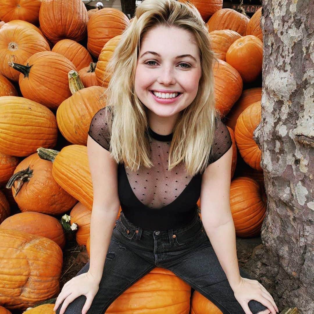 サミー・ハンラティさんのインスタグラム写真 - (サミー・ハンラティInstagram)「Super smiley cause I got to go to two pumpkin patches🎃🎃🎃」10月23日 8時43分 - sammihanratty