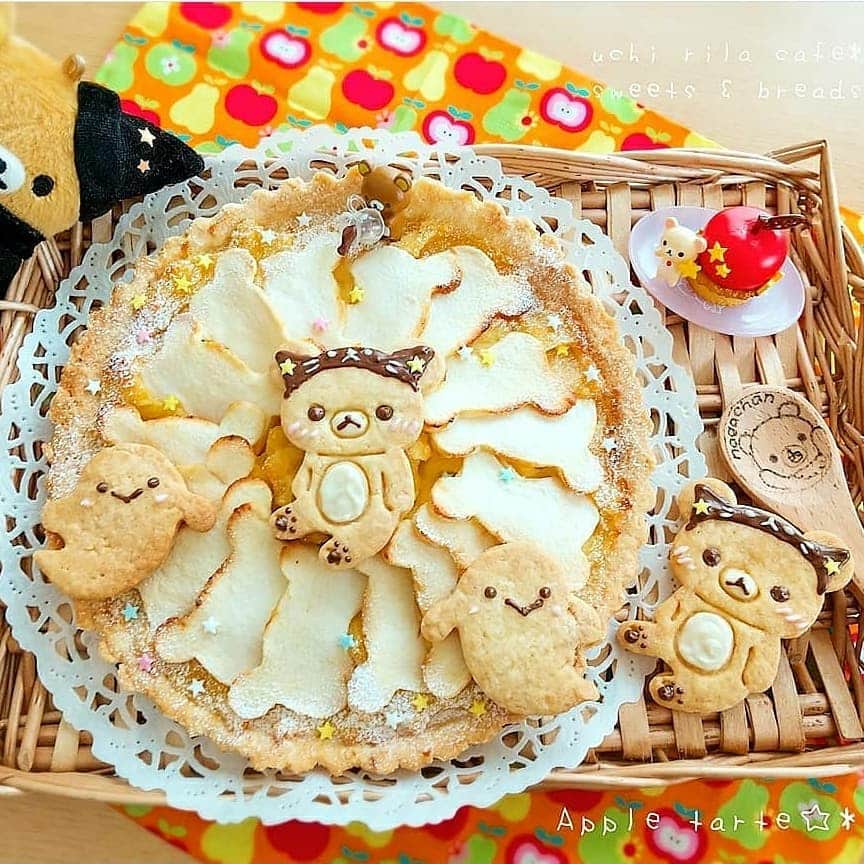 Rilakkuma US（リラックマ）さんのインスタグラム写真 - (Rilakkuma US（リラックマ）Instagram)「@nagachan.pankiji created this beautiful Halloween inspired Rilakkuma pie! Is anyone else feeling the Halloween spirit? . . .  #rilakkumaus #rilakkuma #sanx #kawaii #halloween #sweets #baking #cutefood #リラックマ #サンエックス」10月23日 8時43分 - rilakkumaus