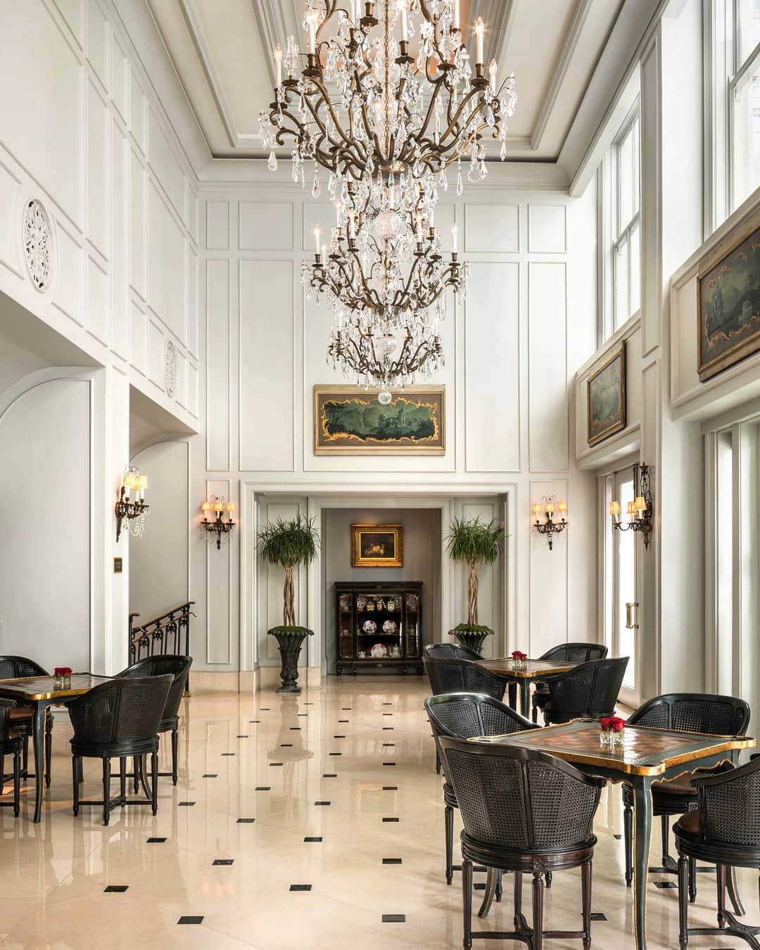 リッツ・カールトンのインスタグラム：「Surrounded by timeless French Quarter style, celebrate 20 years of #RCMemories at The Ritz-Carlton, #NewOrleans.」