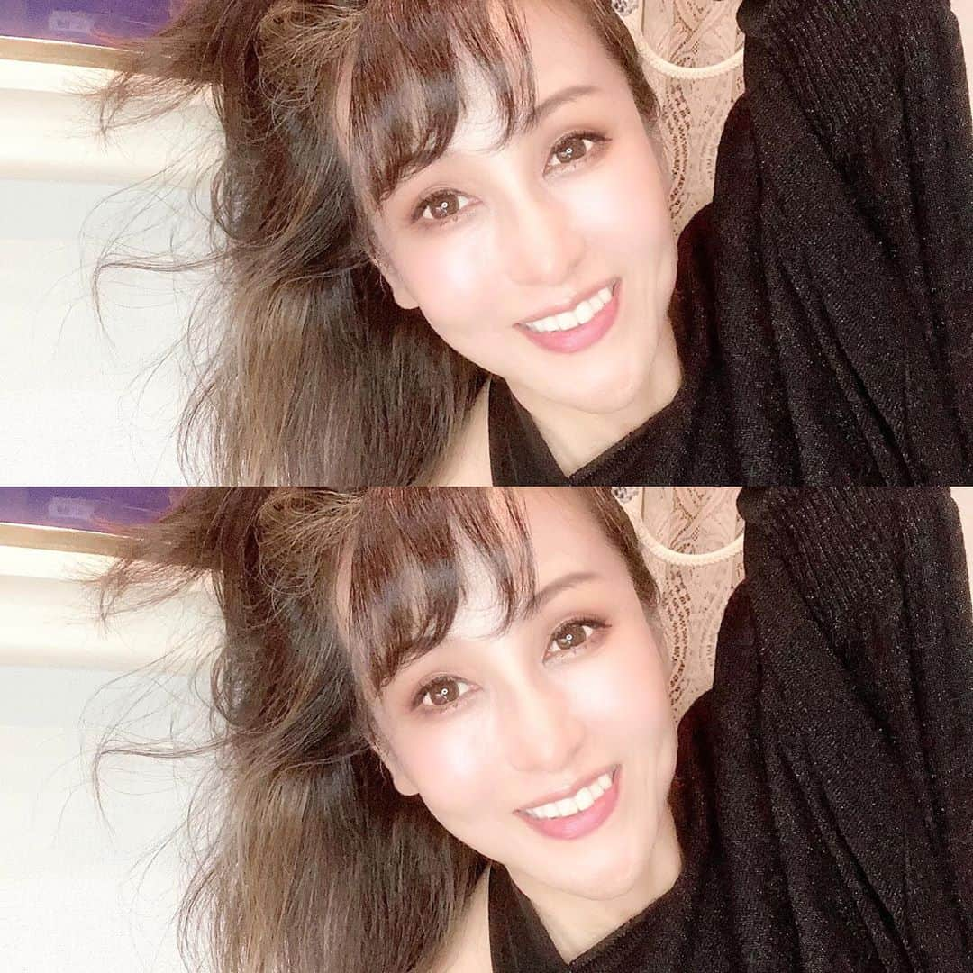 立見里歌さんのインスタグラム写真 - (立見里歌Instagram)「あなたに📩 笑って、笑って、そういう時間を重ねたい。 . #内海和子 #立見里歌 #youtube  #あのころの #リカズちゃんねる ……………………… 登録お願いします😊☺️ . . . 🌿 https://www.la-ipolani.com/ #男性　も使えるスキンケア 🌿 #イポラニローション #イポラニ目元口元用クリーム  #敏感肌 #植物性 #発酵 #幹細胞エキス . 🌿 【イポラニ】 ハワイ語 最愛の恋人 を表す言葉 🌿 【販売店】 #STAYHOME  #自然食品ff  #むぎごころ  #イオンボディ  #アメリカンファーマシー  #pilikai  #女性自身百貨店 #sosiego #felitica 🌿 #潤い #美肌ケア  #敏感肌スキンケア #無添加 #スキンケア  #エイジングケア #美容 #美容好きな人と繋がりたい  #オールインワン」10月23日 8時51分 - riiikaaa15