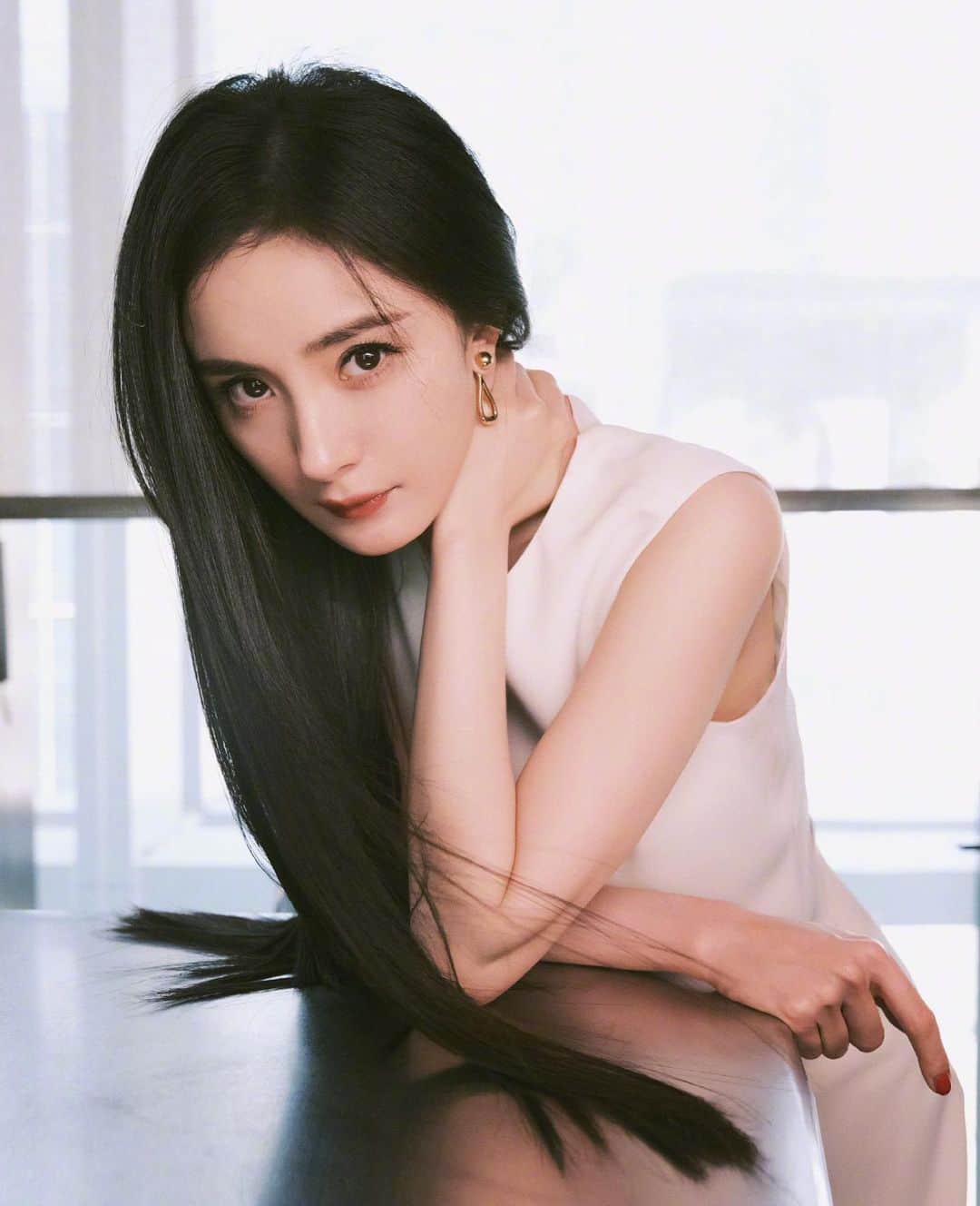 ヤン・ミー（Yang Mi）さんのインスタグラム写真 - (ヤン・ミー（Yang Mi）Instagram)「黑长直💗// #大幂幂 #杨幂 #黑长直 #楊冪 #大冪冪」10月23日 8時51分 - yangmi_