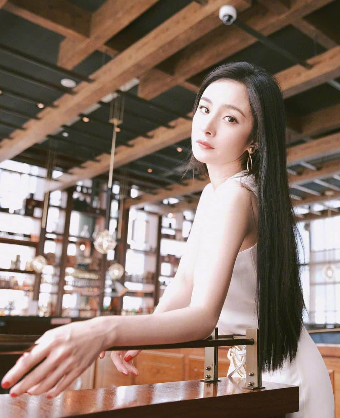 ヤン・ミー（Yang Mi）さんのインスタグラム写真 - (ヤン・ミー（Yang Mi）Instagram)「黑长直💗// #大幂幂 #杨幂 #黑长直 #楊冪 #大冪冪」10月23日 8時51分 - yangmi_