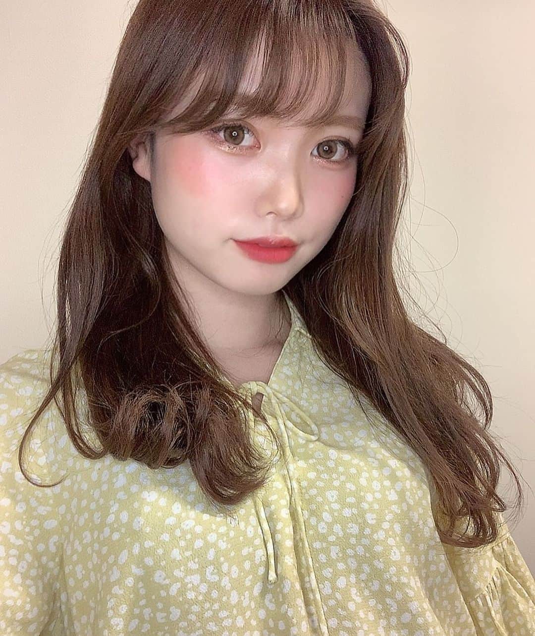 のインスタグラム：「久しぶりにベースからちゃんと塗ってしっかりとメイクをしてみました^_^💖  私の普段メイクは3分程で終わります😂笑  あと9日でミスコンが終わってしまいます😭皆さん数少ない投票宜しくお願いします🥰  #韓国メイク　#マスクメイク」