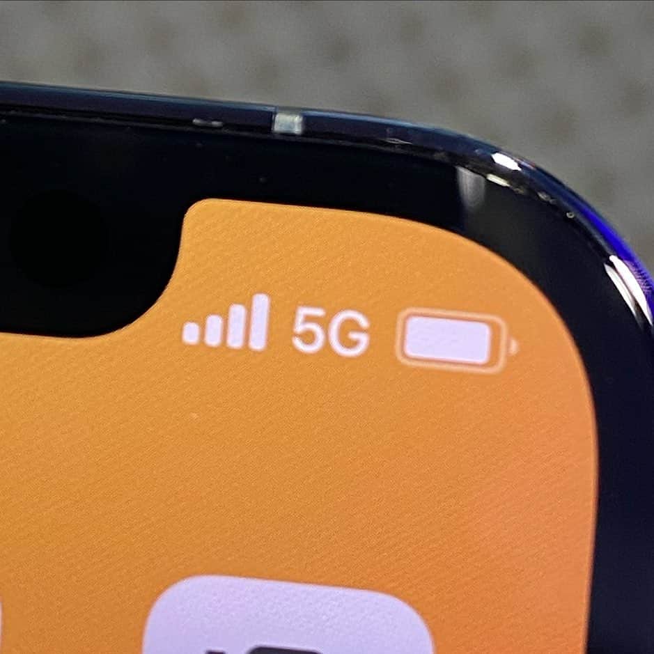 かじがや卓哉のインスタグラム：「5G！！！！ #iPhone12」