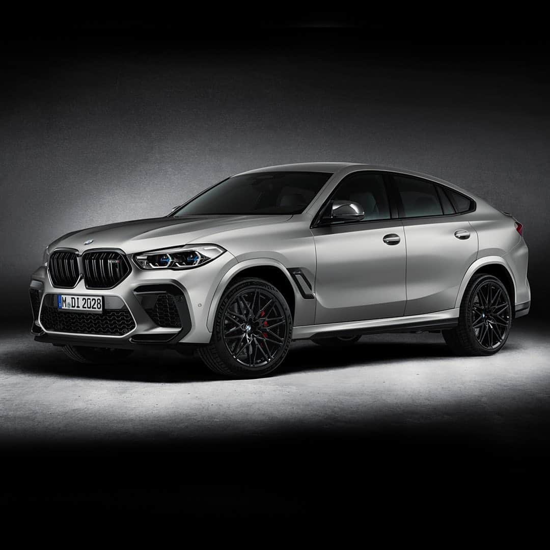 HYPEBEASTさんのインスタグラム写真 - (HYPEBEASTInstagram)「@hypebeastcarclub: @bmw has unveiled X5 M and X6 M Competition "First Edtion" SUVs capable of 625 HP. Limited to only 250 units each, the Family SUVs offer special takes in both “BMW Individual Frozen Dark Silver” and “BMW Individual Frozen Marina Bay Blue,” with M light-alloy wheels in “Jet Black,” carbon-fiber-reinforced plastic body kit add-ons, an M Carbon rear spoiler for the X6 and an M Carbon engine cover as standard. Prices are said to be north of $144,000 USD for the X5 M, and upwards of $148,000 USD for the X6 M. Click the link in bio for more info.⁠⠀ Photo: BMW」10月23日 9時10分 - hypebeast
