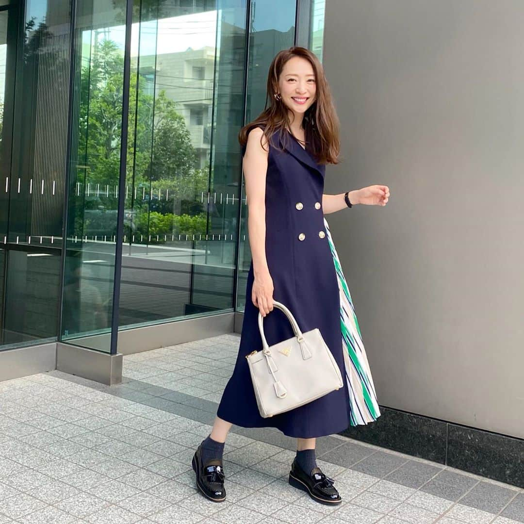 磯部奈央さんのインスタグラム写真 - (磯部奈央Instagram)「Coordinate. . 載せたいと思っていたら、寒くなっちゃった🤭 でもこの @elenore_official のワンピ、好きだから、アウター着て今も着てます❤️ . #dress ...#elenore  #bag ...#prada  #shoes ...#lanvin  . . . #coordinate #ootd #instafashion #outfit #コーデ #シンプルコーデ #ファッション #コーディネート #カジュアル #ワンピース #ママコーデ #産後10ヶ月」10月23日 9時21分 - nao_isobe729