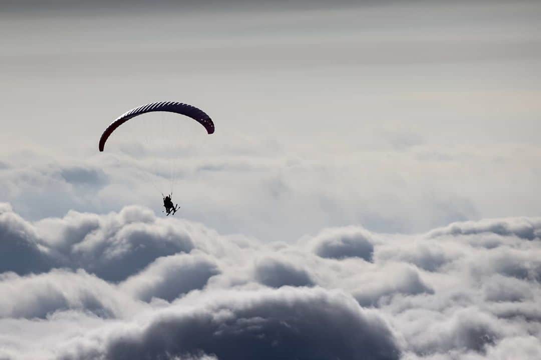 江本悠滋さんのインスタグラム写真 - (江本悠滋Instagram)「空からスキーへの季節がもうすぐそこに！  Photographer: @fujimakisho  #parapente #paragliding #パラグライダー #hakubavalley #空飛ぶタクシー #neverstopexploring #thenorthface #k2skis」10月23日 9時36分 - emoto_yuji
