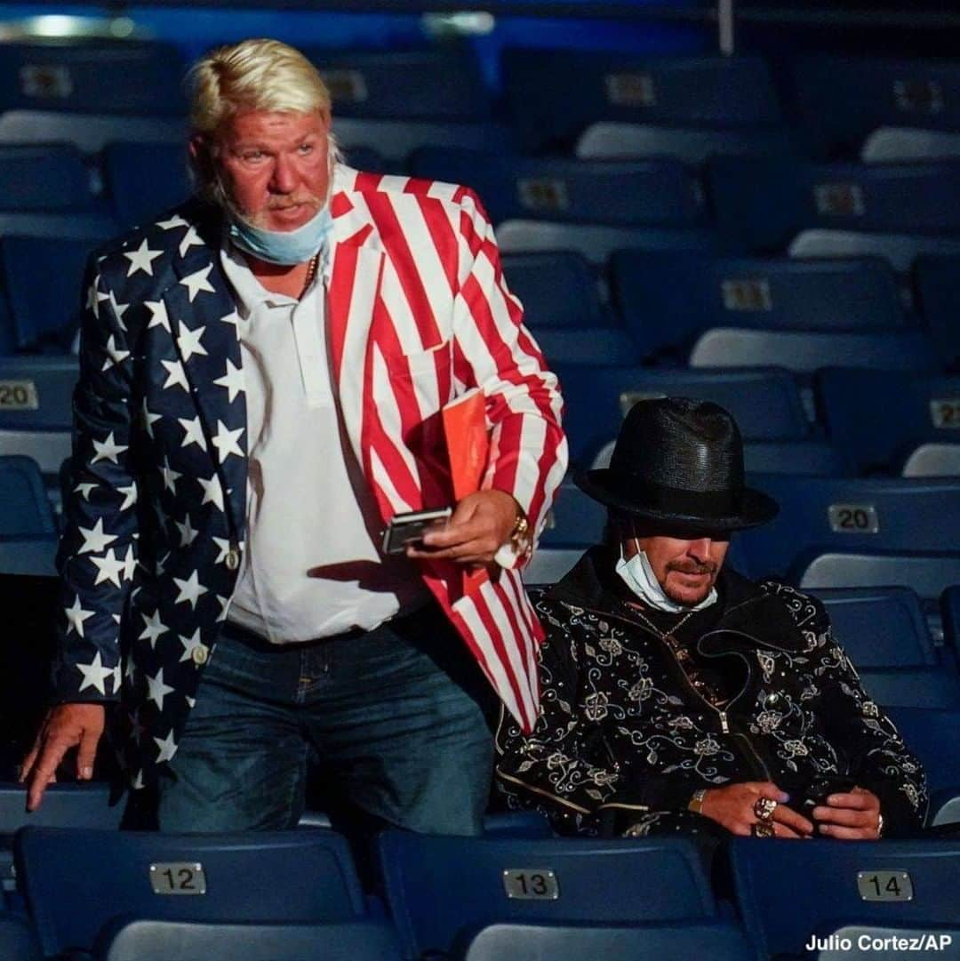 ABC Newsさんのインスタグラム写真 - (ABC NewsInstagram)「Golfer John Daly and Kid Rock take their seats before the start of the second and final presidential debate in Nashville, TN. #kidrock #johndaly #debate #donaldtrump #joebiden #Debates2020」10月23日 9時42分 - abcnews