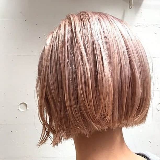リジョブ さんのインスタグラム写真 - (リジョブ Instagram)「【フリーランスのライフスタイル】EMIさん #1・#2 @clovesalon  @___m_i_._ 今回は、2017年の1月からフリーランスとして働いているEMIさんに登場していただきました。  ヘアメイクをメインに活動しているというEMIさん。果たして、どのようにして現在のスタイルにたどり着いたのでしょうか？「オフの行動が仕事につながることもあります」とEMIさん。プライベートの過ごし方も気になります。  前編では、フリーランスに至るまでの経緯などについて。 後編では、プライベートの過ごし方に迫ります♥️ ※記事は @morerejob のプロフィール欄のリンク先からチェックできます。  #美容師 #美容師アシスタント #スタイリスト #美容師スタイリスト #美容学生 #美容学校生 #就職 #転職 #求人サイト #リジョブ #morerejob #美容院 #サロン内装 #フリーランス #ヘアメイク #転身 #独立 #ライフスタイル #集客 #仕事 #売上 #休日 #プライベート #clove #EMI」10月23日 10時00分 - morerejob