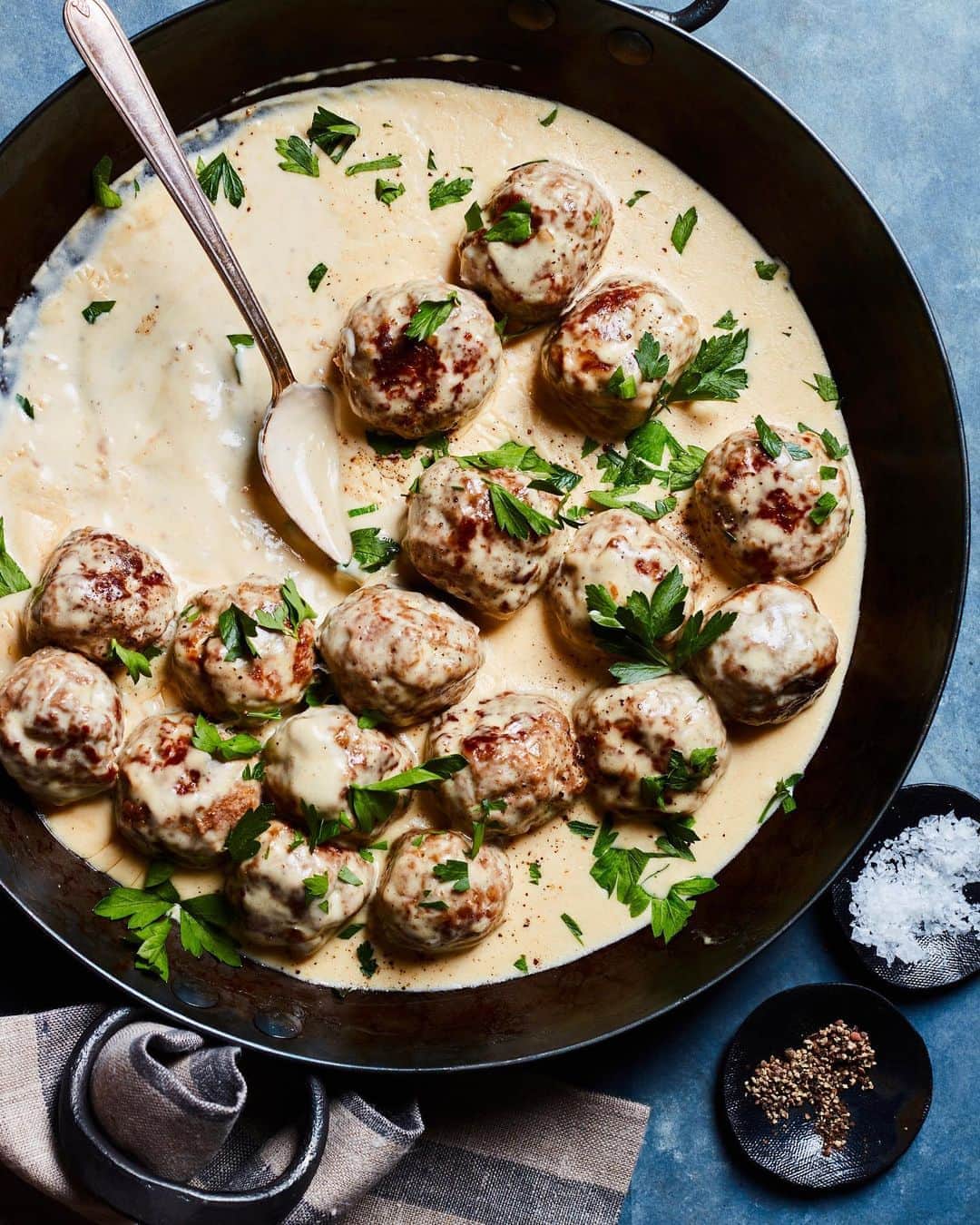 Gaby Dalkinさんのインスタグラム写真 - (Gaby DalkinInstagram)「It’s my Omi’s birthday today so in honor of the occasion, here are her perfect Swedish Meatballs that we used to BEG her to make every time she would come to visit!! You’re welcome in advance! https://whatsgabycooking.com/omis-swedish-meatballs/」10月23日 10時00分 - whatsgabycookin