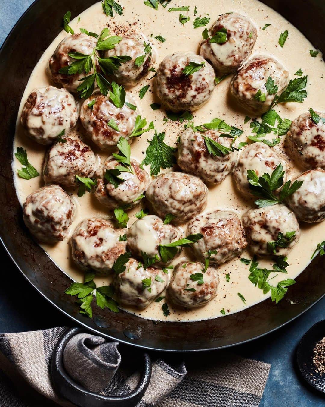 Gaby Dalkinさんのインスタグラム写真 - (Gaby DalkinInstagram)「It’s my Omi’s birthday today so in honor of the occasion, here are her perfect Swedish Meatballs that we used to BEG her to make every time she would come to visit!! You’re welcome in advance! https://whatsgabycooking.com/omis-swedish-meatballs/」10月23日 10時00分 - whatsgabycookin