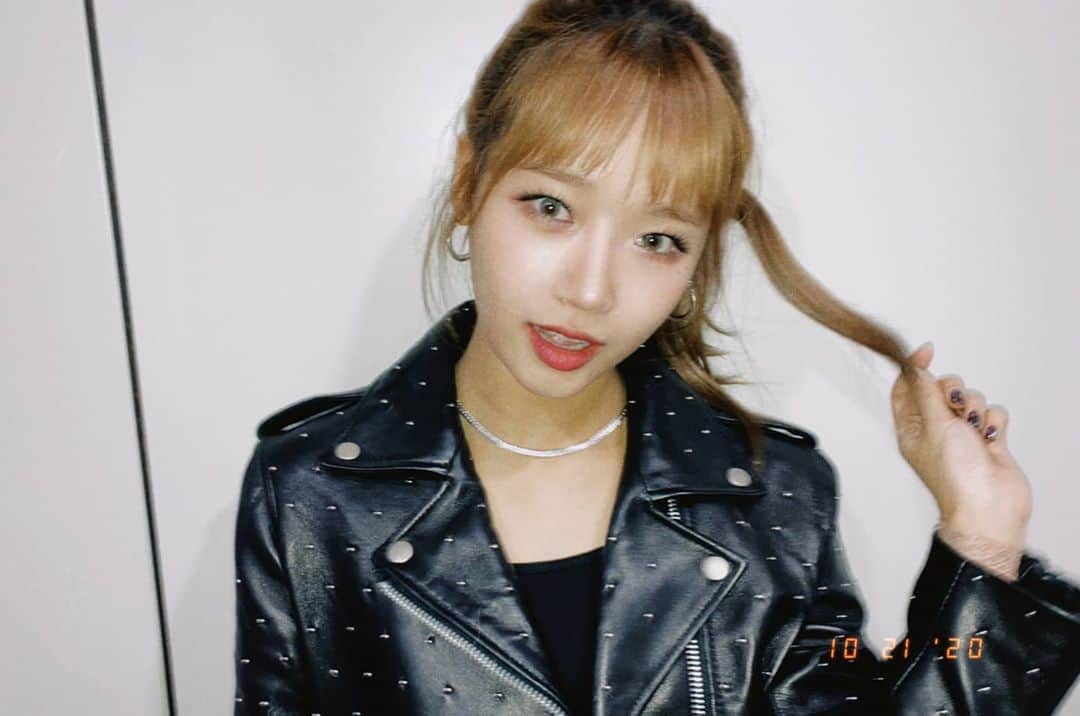 チェ・ユジョンのインスタグラム：「아 오늘은 진짜 좀 쿨했다 😎  #유정 🌻 📸by🌙 #위키미키 #WEKIMEKI #CHOIYOOJUNG #최유정 #YOOJUNG」