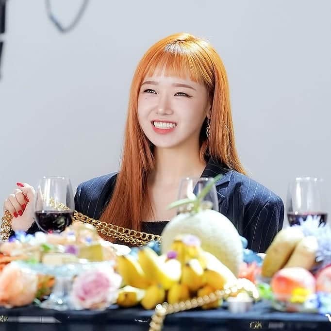 チェ・ユジョンのインスタグラム：「201022 YOOJUNG - Weki Meki 4th Mini Album "NEW RULES" behind  #유정 🌻  #위키미키 #WEKIMEKI #CHOIYOOJUNG #최유정 #YOOJUNG」