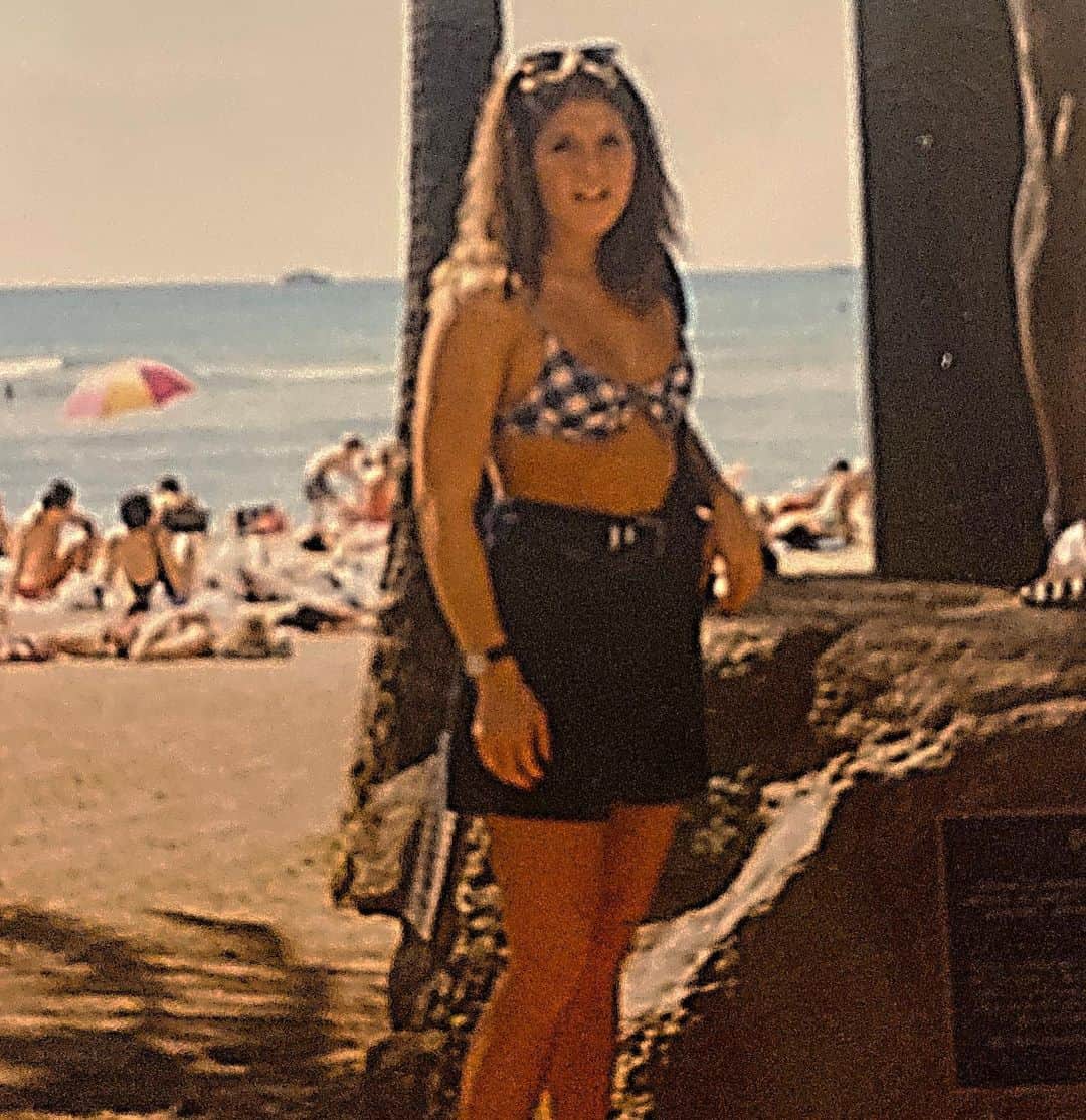 トリー・ウィルソンのインスタグラム：「. #TBT 😇 . Pic #1 - 20 yrs old. Post anorexia, in college & throwing bags onto airplanes to make money.  I hated myself for gaining weight. I partied all the time & somehow thought dark hair suited me. I’m pretty sure I was trying to look like someone I admired with dark hair. . Pic #2 - 2 years later. I discovered the benefits of lifting weights & set goals I couldn’t back out of. Like entering a fitness competition & paying with hard earned money I couldn’t get back. Nothing like the thought of possible embarrassment to push harder. Better hair color..and well, boobs. . The biggest difference between these 2 pics? I worked HARD to change who I wanted to be. I didn’t want to settle for being less than confident & proud of what I worked for. I remember thinking that I wanted my life to be different than what I saw unfolding before me & that the change had to start with me TAKING CONTROL of my own health, being stronger, and becoming what I admired in the women who embodied that. . A little hair dye, horrible boob job & lots of DETERMINATION changed the direction of my life. . It led to loads of magazine covers & then to 10 years traveling & performing with the @wwe - none of that would have happened if I stayed complacent with where I was. . In summary. YES you CAN. Dream big & work on what you have control over TODAY.」