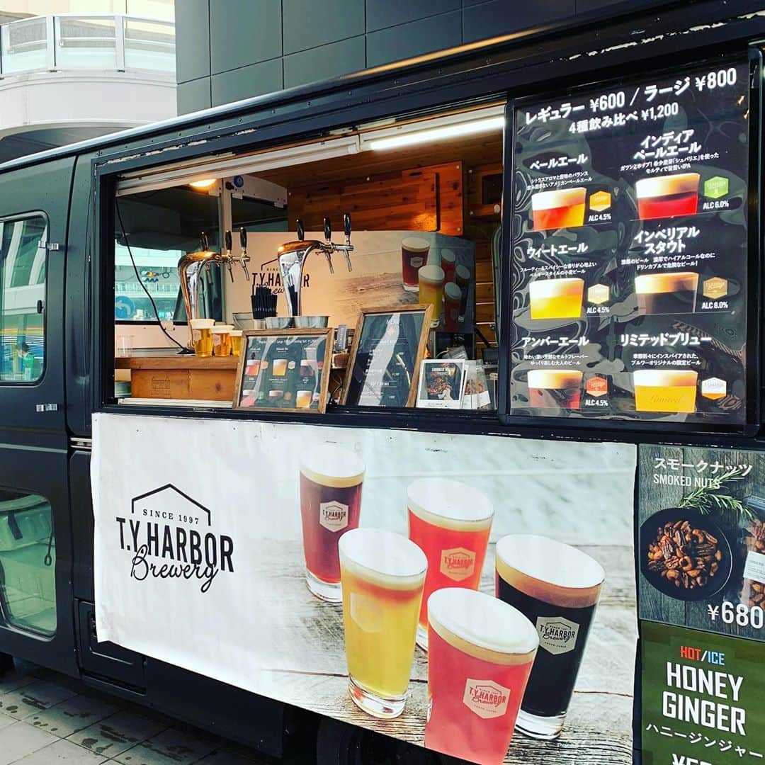 EL★CAMIONさんのインスタグラム写真 - (EL★CAMIONInstagram)「. 今週末は、2件のイベントがあります！ エルカミオンとTY仕様のキッチンカーで出店します。  どちらも少し離れていますが、お近くにいらしたら遊びに来てください❗️  23日（金）〜24日（土） 【EL CAMION】 ロー密パークフェス @川崎見晴らし公園  23日17:00〜21:00 24日12:00〜20:00  24日（土）〜25日（日） 【TYキッチンカー】 ターブルドット @立川グリーンスプリングス  24日25日11:00〜16:00  #elcamion #kawasaki #romitsuparkfes #greensprings #tachikawa #beertruck #tyharborbrewery #craftbeer #brewery #instabeer #beerstagram #beerporn #beergeek #beerlover #madeintokyo #tysonsandcompany #エルカミオン #ビアトラック #ティーワイハーバーブルワリー #クラフトビール #ブルワリー #インスタビール #ビアスタグラム #クラフトビア  #ビアラバー #天王洲アイル #メイドイントウキョウ #タイソンズアンドカンパニー」10月23日 10時22分 - el_camion_tokyo