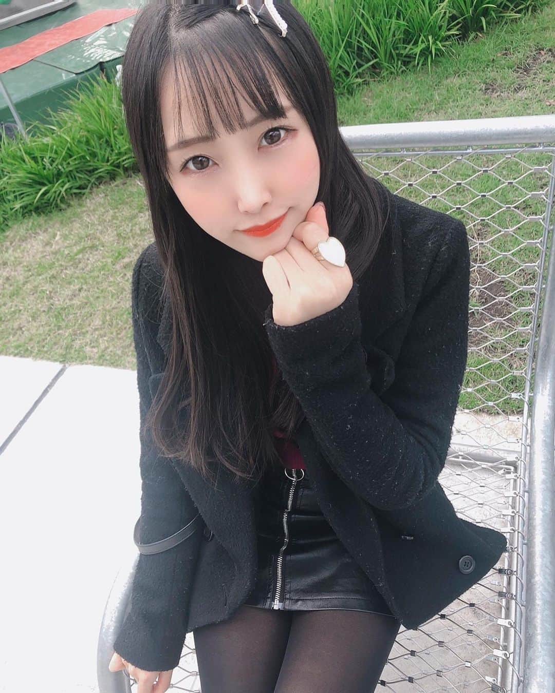 熊本美和さんのインスタグラム写真 - (熊本美和Instagram)「おはくま🐻 . . #おはよう #gm #goodmorning #おはくま #kawaii #makeup #beauty #黒髪 #黒髪ロング #miyashitapark #fashion #ミニスカート #レザー #シースルーバング #japanesegirl #tokyo #shibuya #お洒落さんと繋がりたい #美容 #diet #タイツ #asianbeauty #camera #宮下パーク #kpop #bowling #idol #バクステ外神田一丁目 #すきぴ」10月23日 10時29分 - miwa_babyb