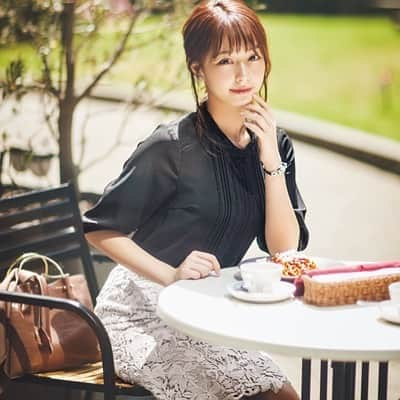 美人百花さんのインスタグラム写真 - (美人百花Instagram)「10月23日《毎日レディコーデ》  金曜日、1週間お疲れさまでした☺️ レディの大定番レーススカートを、透け感ある黒ブラウスと合わせて大人の色香を漂わせて❤️  ※ アイテム詳細は美人百花.comでチェック！  ☑️『毎日レディコーデ』 お天気や気温・予定など、レディの日常にフィットする毎日コーデを美人百花.comがご紹介！　毎朝6時に配信するのでお着替え前にチェック✨ぜひ朝のルーティンに取り入れてね😊  #毎日レディコーデ #毎日コーデ #今日のコーデ #レースタイトスカート #ブラウン #通勤服」10月23日 10時30分 - bijinhyakka