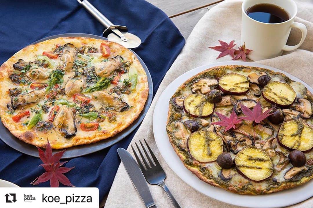 コエのインスタグラム：「. ＼11.2(mon)発売！／ autumn pizza🍕  瀬戸内産の恵みを豊富に詰め込んだ 秋の味覚ピッツァ！ 海の幸の牡蠣と 山の恵みのきのこ&サツマイモで 贅沢な味わいをお楽しみください🍁  ○ 瀬戸内産 牡蠣のアヒージョピッツァ ￥1800+tax  瀬戸内の豊富な栄養分で育った、 ミルキーで大振りな牡蠣をふんだんに楽しめる海の幸ピッツァ。 にんにくが香るアヒージョオイルがお酒との相性も抜群です。  ○ 瀬戸内産 きのことサツマイモのジェノヴェーゼピッツァ ¥1800+tax  瀬戸内の肉厚しいたけとエリンギに、しっとり甘い紅はるかを乗せて ジェノヴェーゼソースをかけました。 山の恵みを堪能できる贅沢なピッツァです。 . . . ＊koe pizzaでは、開放的な空間に加えて 手洗いの徹底やマスクの着用、ソーシャルディスタンスの確保など感染防止対策を徹底の上、営業いたします。 ＊ご予約は、お電話または食べログでも承っております。 . . #koe #koepizza #ethical #pizza #okayama #okayamapizza #okayamacafe #diningout #domainetetta #コエ #コエピザ #ピザ  #エシカル #岡山 #岡山グルメ #岡山カフェ #岡山レストラン#岡山ピザ #岡山ランチ #地産地消 #岡山観光 #石山公園 #岡山城 #後楽園 #ダイニングアウト #長場雄 #萬代基介 #瀬戸内産 #牡蠣 #秋の味覚」