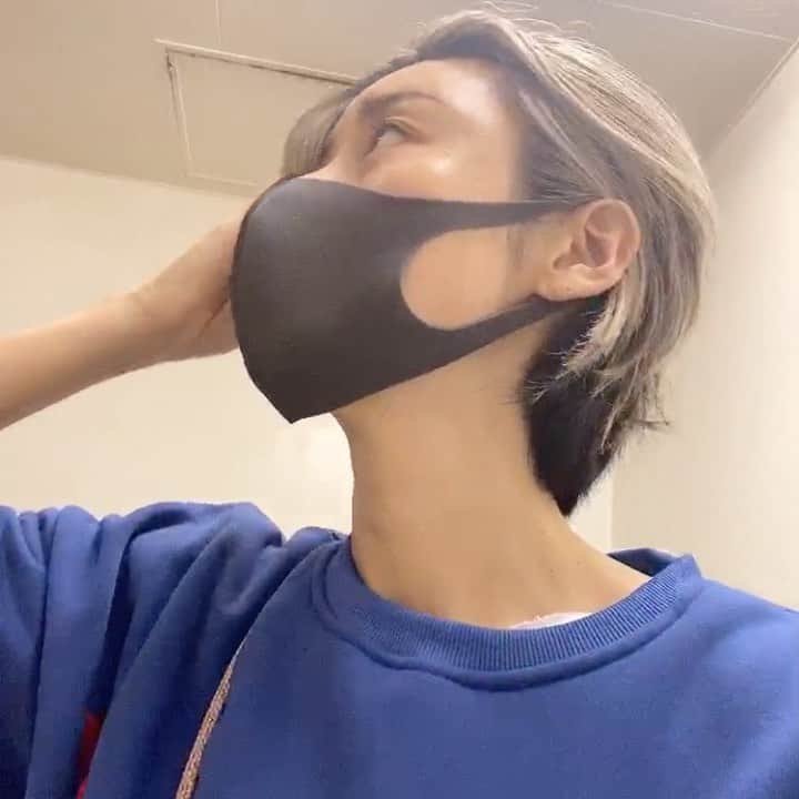 &mのインスタグラム：「雨だけど今日もがんばんび💙」