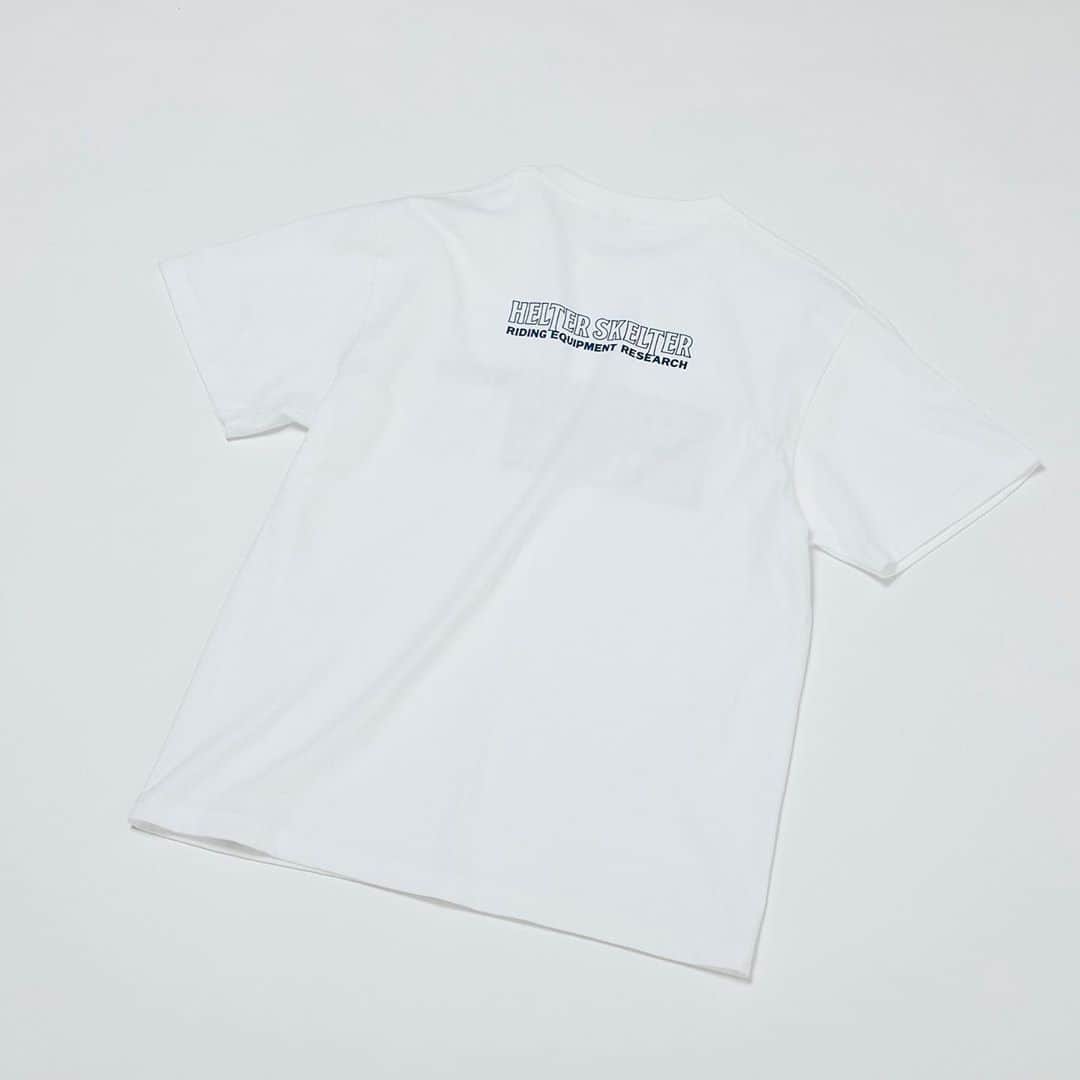 UNITED ARROWS & SONSさんのインスタグラム写真 - (UNITED ARROWS & SONSInstagram)「【 New Arrival 】﻿ ＜RIDING EQUIPMENT RESEARCH＞﻿ now in store & online store.﻿ ユナイテッドアローズ＆サンズ別注Tシャツが入荷しました。﻿ バックプリントの「Helter Skelter（ヘルタースケルター）」は、The Beatles(ビートルズ)の名曲のタイトルにして、イギリスの遊園地にある螺旋滑り台の呼称、そして架空のモーターサイクルクラブ名です。﻿ フロントの文字は、英国のミュージシャンRingo Starr（リンゴ・スター）が曲の最後に叫んだ「指にマメができちゃったじゃねーか！」の名文句をプリントしています。﻿ 左胸にはポケットが付いており、特にバイカーには便利な仕様となっています。﻿ ﻿ The back print "Helter Skelter" is the title of The Beatles' masterpiece, the name of a spiral slide in an amusement park in England, and the name of a fictitious motorcycle club.﻿ The letters on the front are printed with the phrase "You have beans on your fingers!" Shouted at the end of the song by British musician Ringo Starr.﻿ There is a pocket on the left chest, which is especially convenient for bikers.﻿ ﻿ #RidingEquipmentResearch﻿ #UnitedArrowsAndSons」10月23日 11時00分 - unitedarrowsandsons