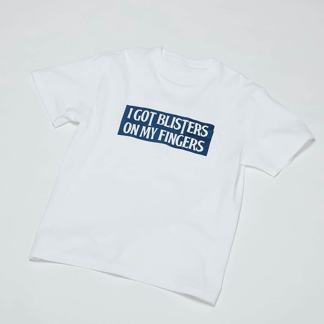 UNITED ARROWS & SONSさんのインスタグラム写真 - (UNITED ARROWS & SONSInstagram)「【 New Arrival 】﻿ ＜RIDING EQUIPMENT RESEARCH＞﻿ now in store & online store.﻿ ユナイテッドアローズ＆サンズ別注Tシャツが入荷しました。﻿ バックプリントの「Helter Skelter（ヘルタースケルター）」は、The Beatles(ビートルズ)の名曲のタイトルにして、イギリスの遊園地にある螺旋滑り台の呼称、そして架空のモーターサイクルクラブ名です。﻿ フロントの文字は、英国のミュージシャンRingo Starr（リンゴ・スター）が曲の最後に叫んだ「指にマメができちゃったじゃねーか！」の名文句をプリントしています。﻿ 左胸にはポケットが付いており、特にバイカーには便利な仕様となっています。﻿ ﻿ The back print "Helter Skelter" is the title of The Beatles' masterpiece, the name of a spiral slide in an amusement park in England, and the name of a fictitious motorcycle club.﻿ The letters on the front are printed with the phrase "You have beans on your fingers!" Shouted at the end of the song by British musician Ringo Starr.﻿ There is a pocket on the left chest, which is especially convenient for bikers.﻿ ﻿ #RidingEquipmentResearch﻿ #UnitedArrowsAndSons」10月23日 11時00分 - unitedarrowsandsons