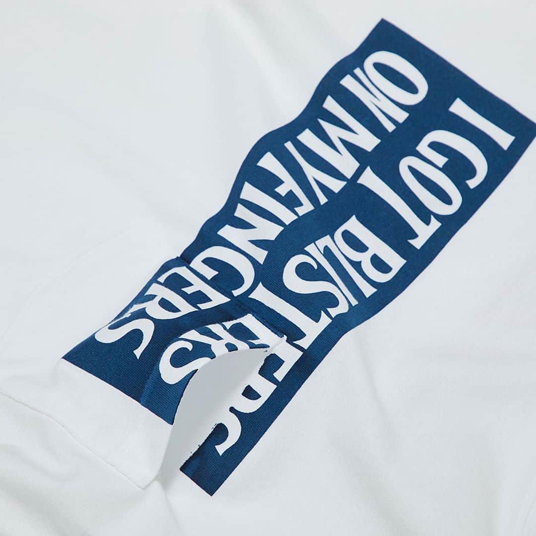 UNITED ARROWS & SONSさんのインスタグラム写真 - (UNITED ARROWS & SONSInstagram)「【 New Arrival 】﻿ ＜RIDING EQUIPMENT RESEARCH＞﻿ now in store & online store.﻿ ユナイテッドアローズ＆サンズ別注Tシャツが入荷しました。﻿ バックプリントの「Helter Skelter（ヘルタースケルター）」は、The Beatles(ビートルズ)の名曲のタイトルにして、イギリスの遊園地にある螺旋滑り台の呼称、そして架空のモーターサイクルクラブ名です。﻿ フロントの文字は、英国のミュージシャンRingo Starr（リンゴ・スター）が曲の最後に叫んだ「指にマメができちゃったじゃねーか！」の名文句をプリントしています。﻿ 左胸にはポケットが付いており、特にバイカーには便利な仕様となっています。﻿ ﻿ The back print "Helter Skelter" is the title of The Beatles' masterpiece, the name of a spiral slide in an amusement park in England, and the name of a fictitious motorcycle club.﻿ The letters on the front are printed with the phrase "You have beans on your fingers!" Shouted at the end of the song by British musician Ringo Starr.﻿ There is a pocket on the left chest, which is especially convenient for bikers.﻿ ﻿ #RidingEquipmentResearch﻿ #UnitedArrowsAndSons」10月23日 11時00分 - unitedarrowsandsons