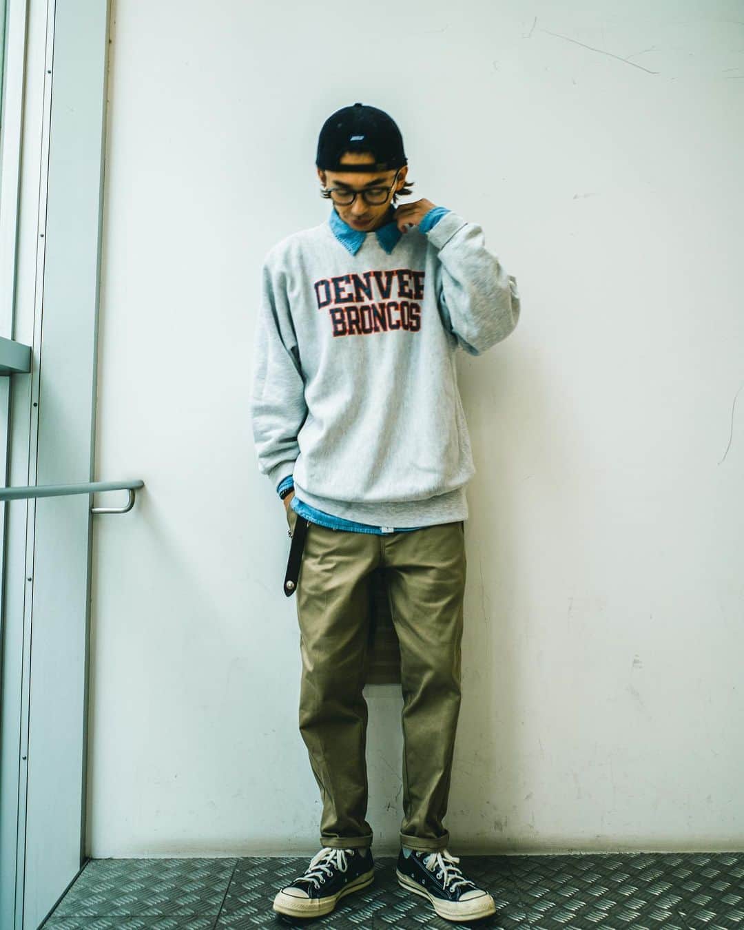 雄三 雨宮さんのインスタグラム写真 - (雄三 雨宮Instagram)「#古着スケーターSTYLE  ベージュのチノパンと 古着のスウェットでベーシックなスケーターSTYLEに！  #古着 #古着コーデ  #古着mix  #champion  #リバースウィーブ  #reverseweave  #チノパン #dickies  #スケーターファッション  #シャンブレーシャツ」10月23日 11時03分 - amezooon